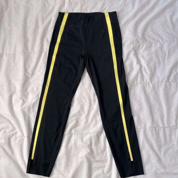 Zyia Size 6-8 Luxe Block in Black Tape - Picture 3 of 12